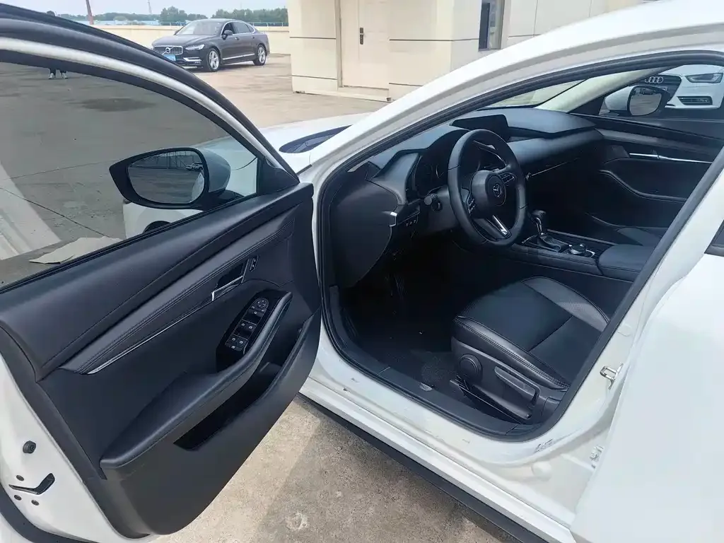 Mazda 3 Axela 2023 из CN, фото 10