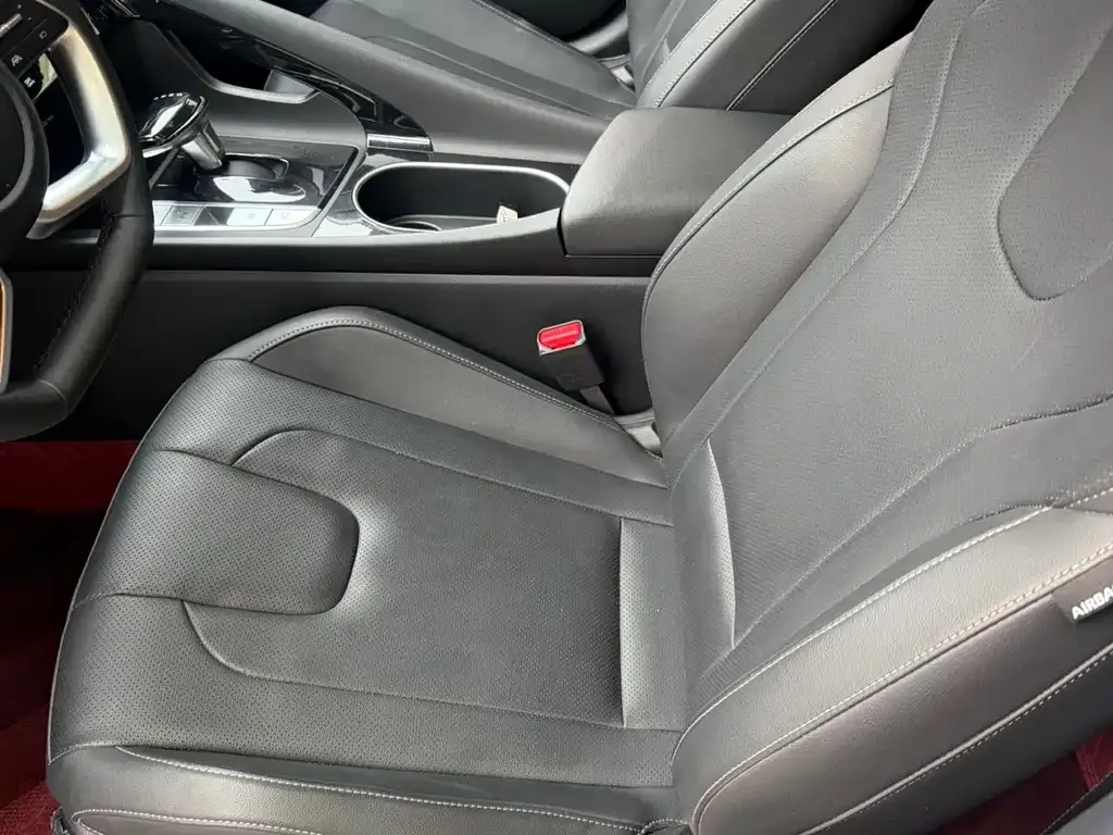 Hyundai Elantra — фото 4