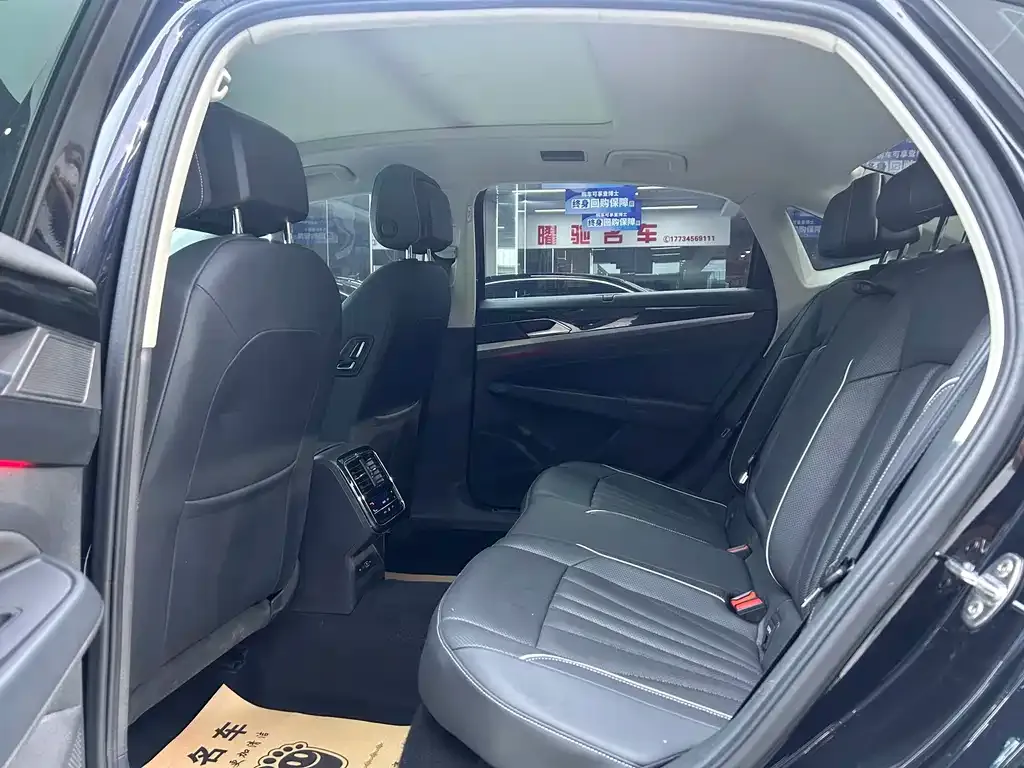 Volkswagen Passat 2024 из CN, фото 3