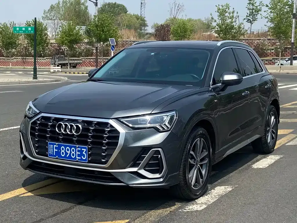 Audi Q3 — фото 1