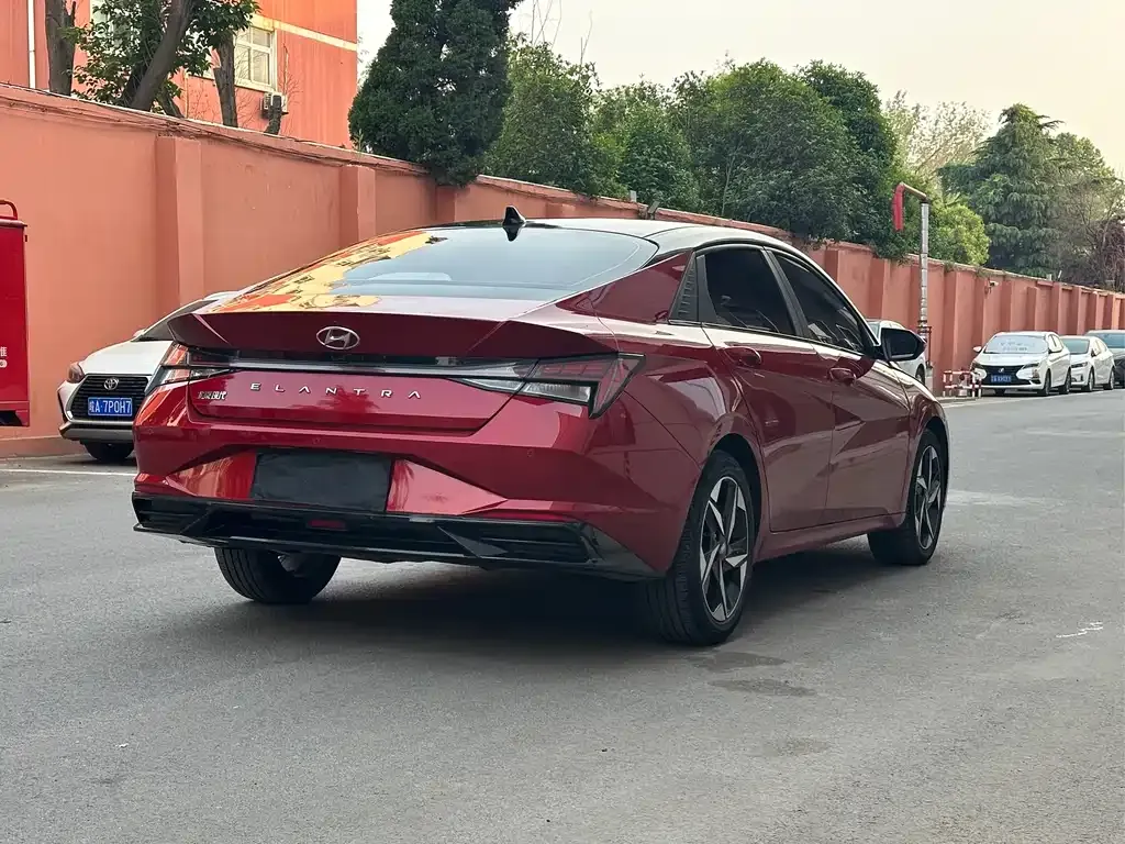 Hyundai Elantra — фото 10
