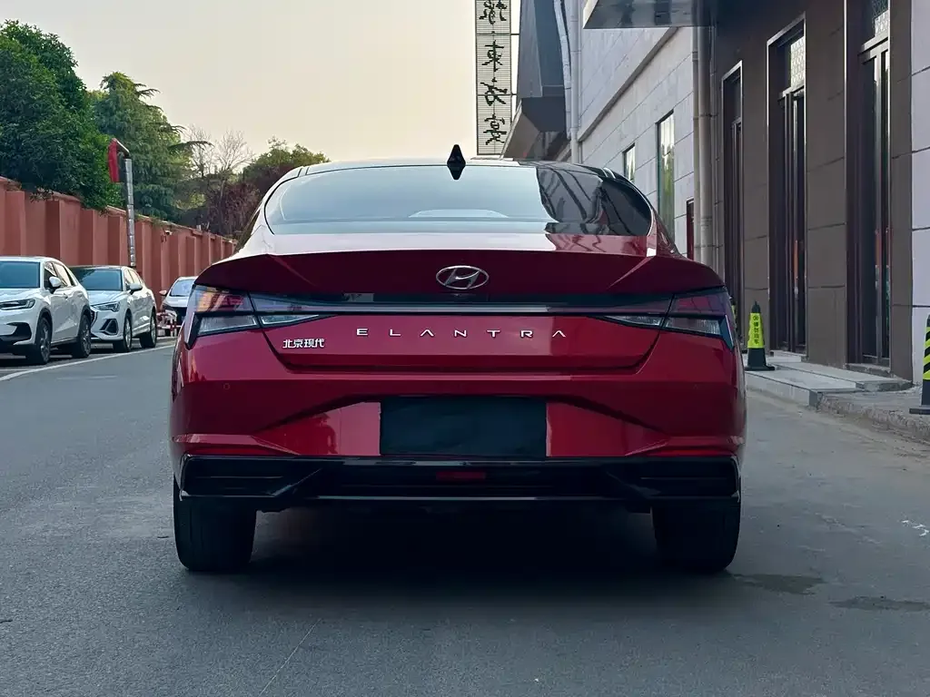 Hyundai Elantra — фото 9
