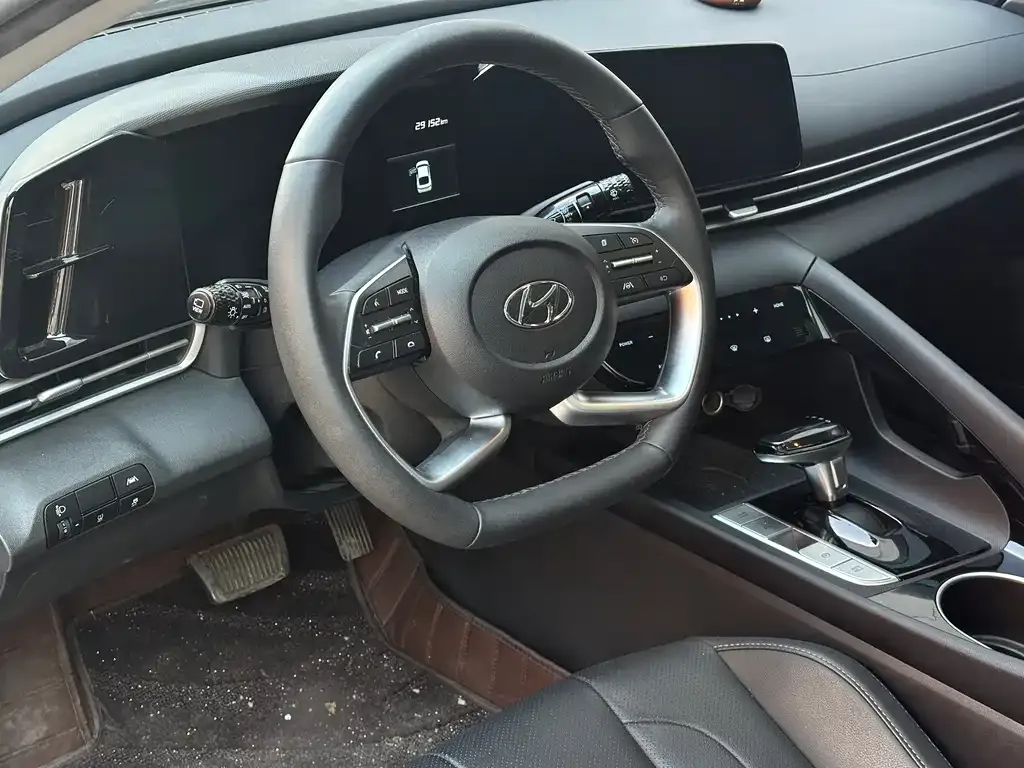 Hyundai Elantra — фото 6