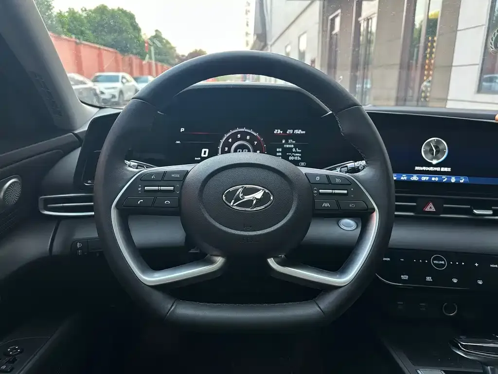 Hyundai Elantra — фото 7