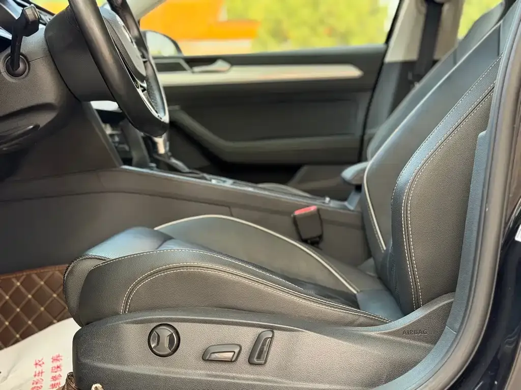 Volkswagen Magotan GTE PHEV 2021 из CN, фото 5