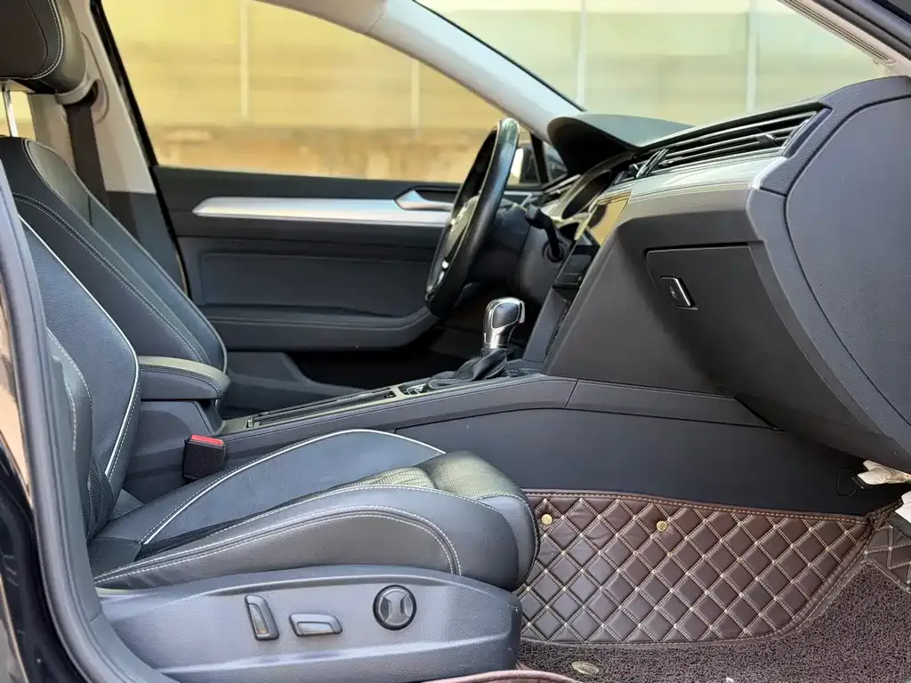 Volkswagen Magotan GTE PHEV 2021 из CN, фото 10