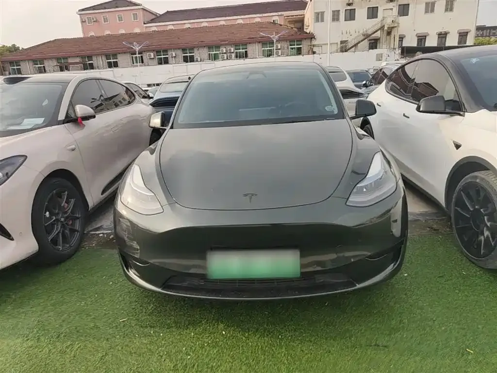 Tesla Model Y — фото 10