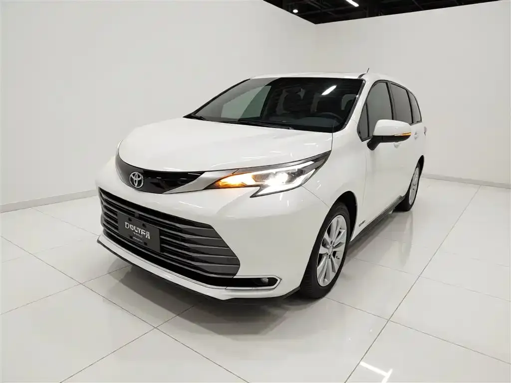 Toyota Sienna — фото 1