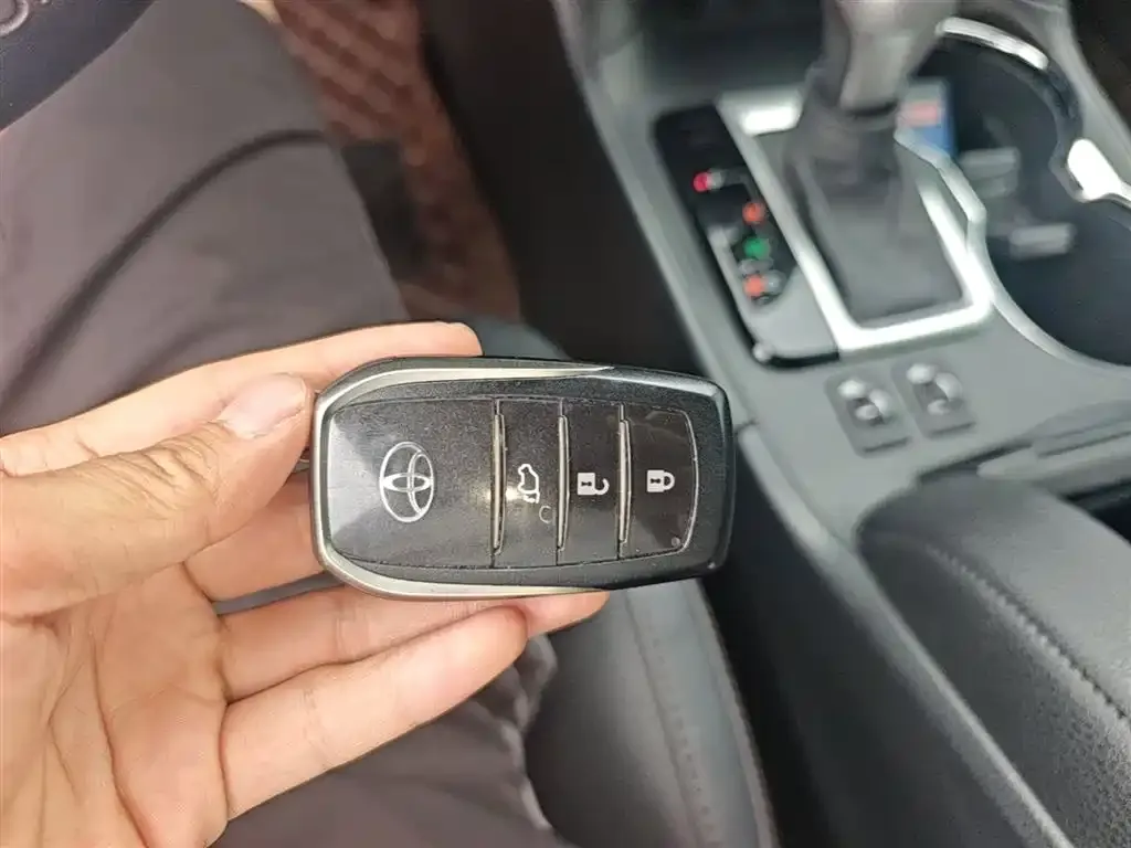 Toyota Highlander — фото 10