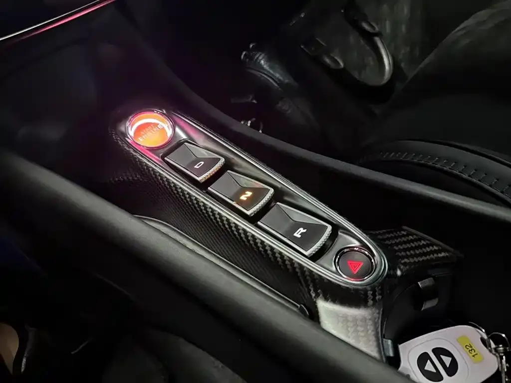 McLaren Artura 2024 из CN, фото 4