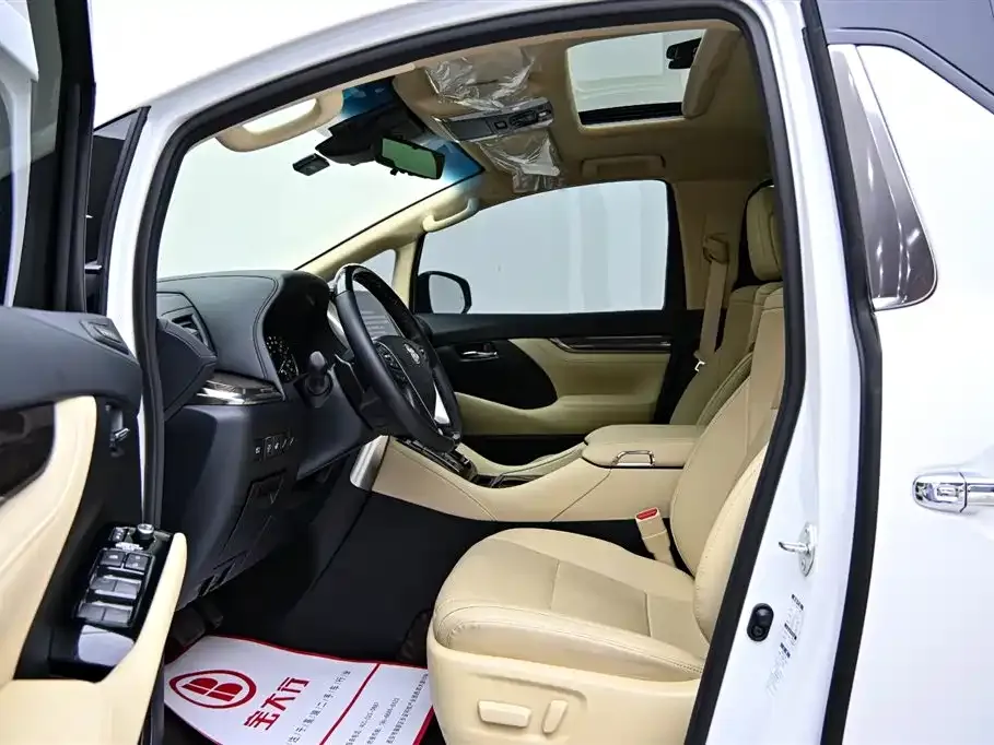 Toyota Alphard — фото 9