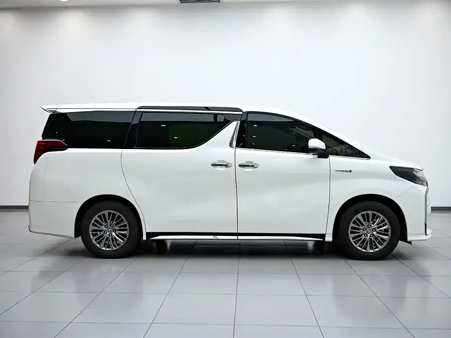 Toyota Alphard — фото 4