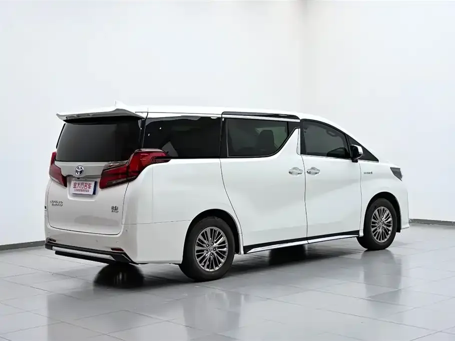 Toyota Alphard — фото 8