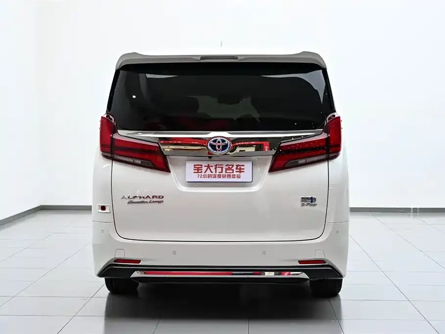 Toyota Alphard — фото 2