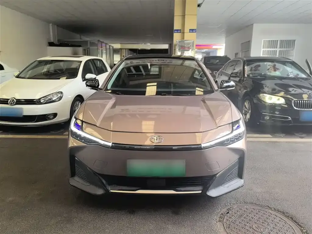 Toyota bZ3 2023 из CN, фото 4