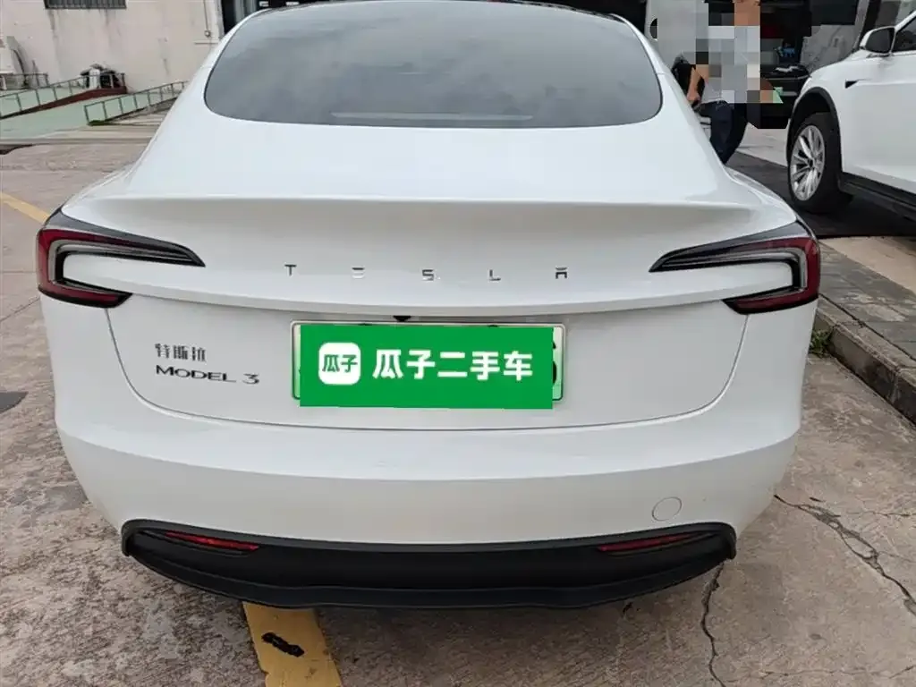 Tesla Model 3 — фото 5