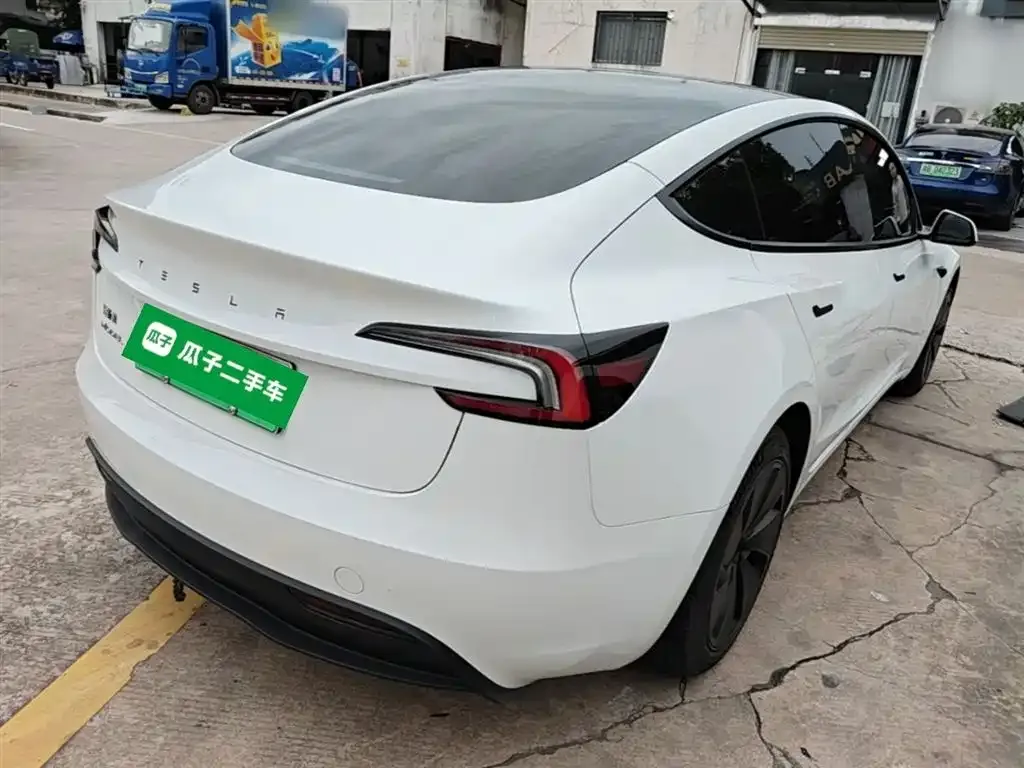Tesla Model 3 — фото 6