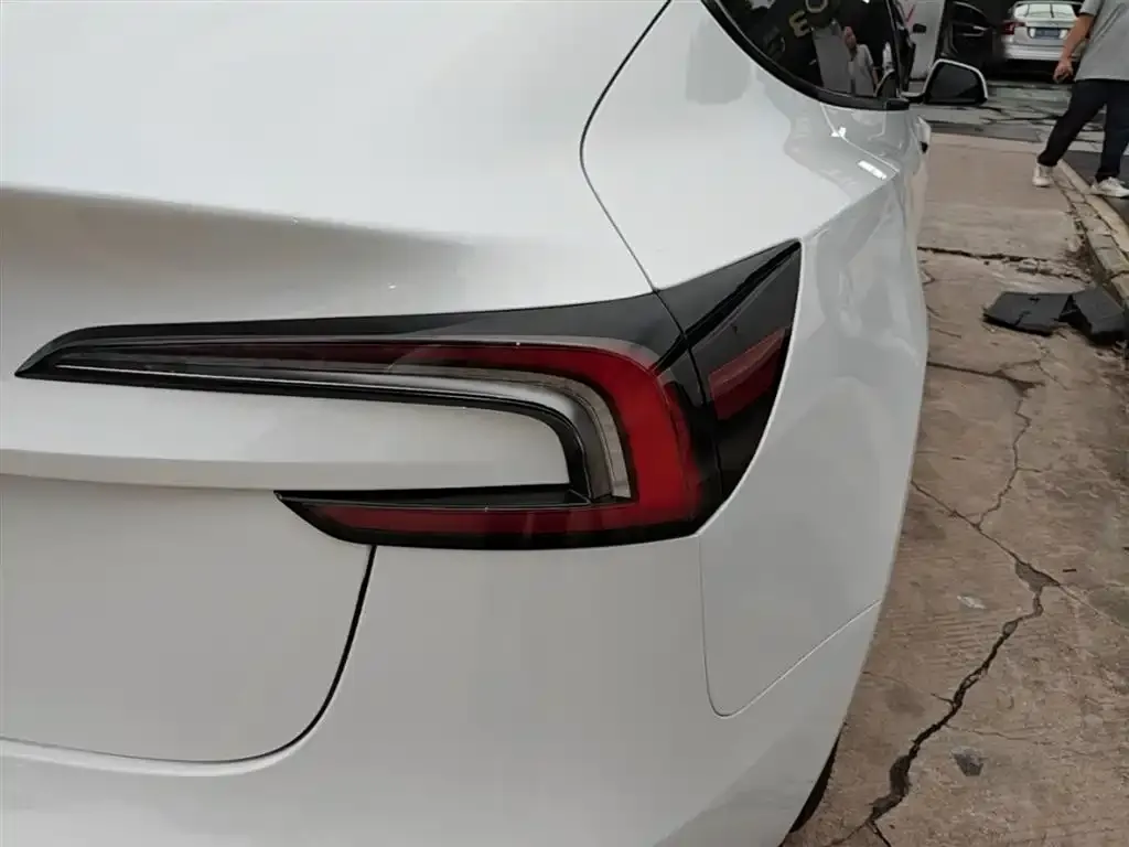 Tesla Model 3 — фото 2