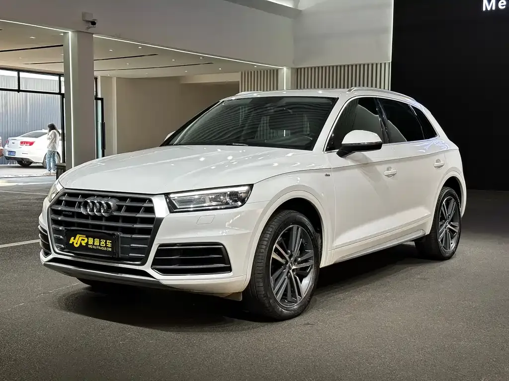 Audi Q5L — фото 5