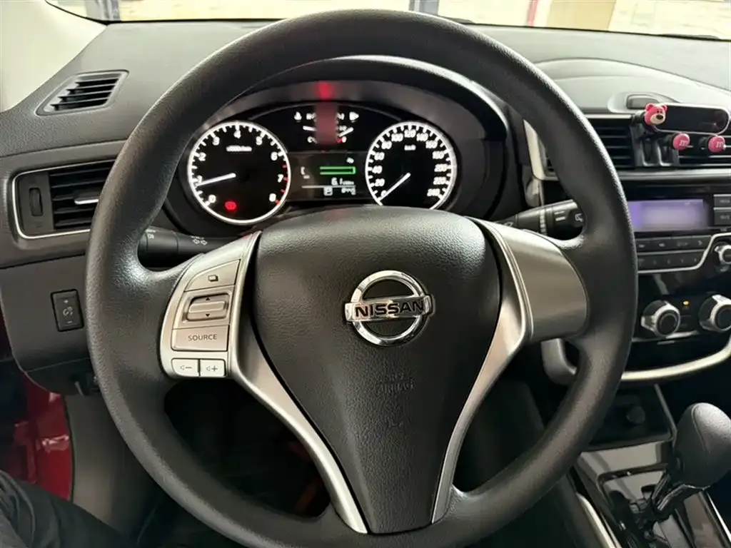 Nissan Tiida — фото 9