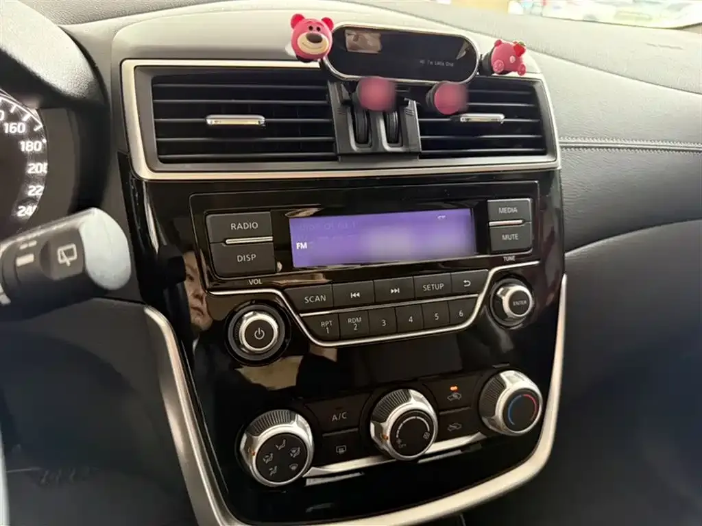 Nissan Tiida — фото 10