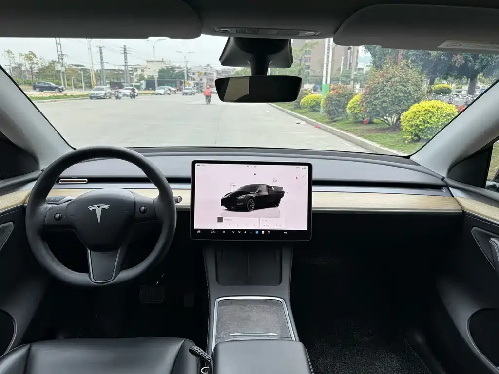 Tesla Model Y — фото 6