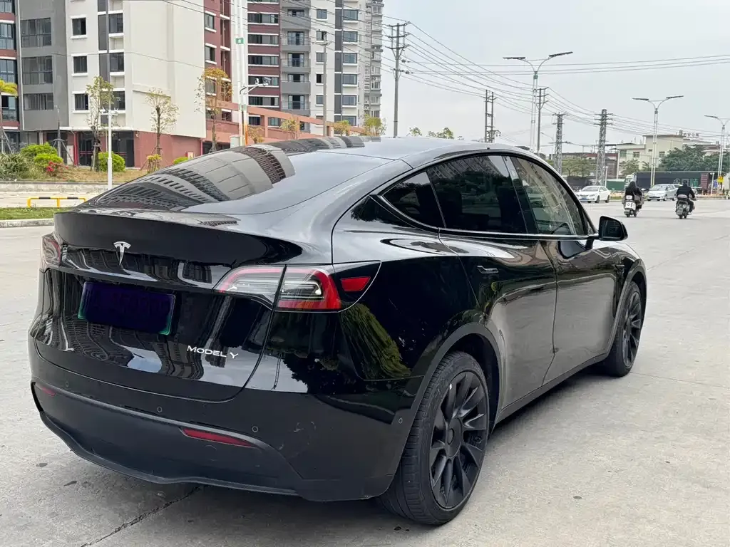 Tesla Model Y — фото 9