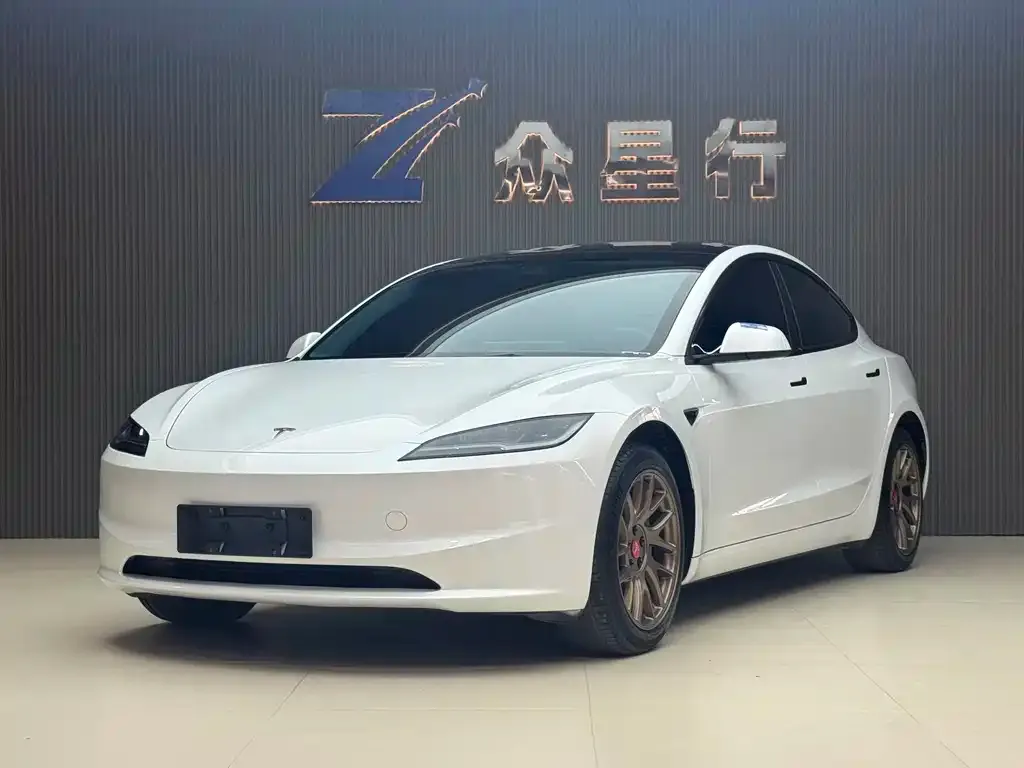 Tesla Model 3 — фото 1