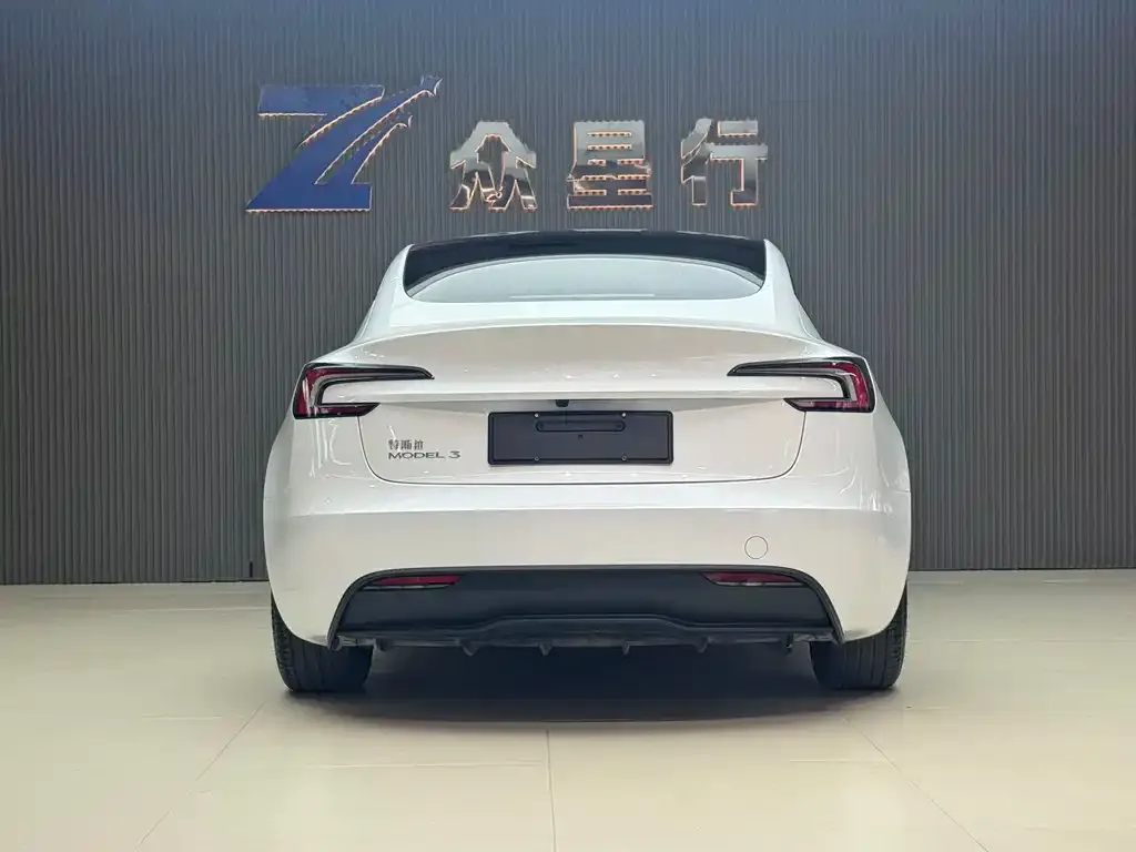 Tesla Model 3 — фото 3
