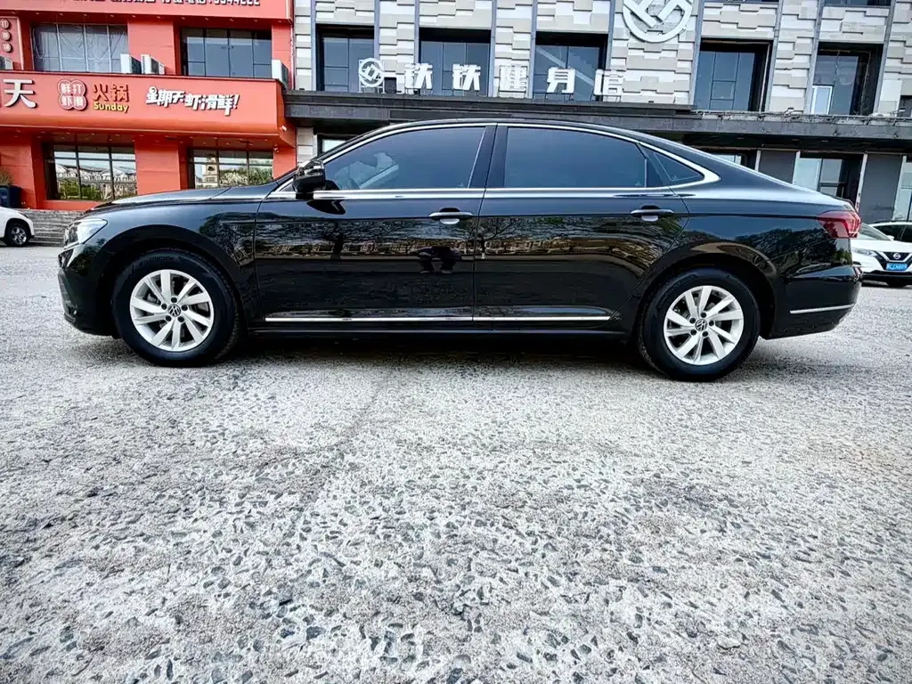 Volkswagen Passat — фото 8