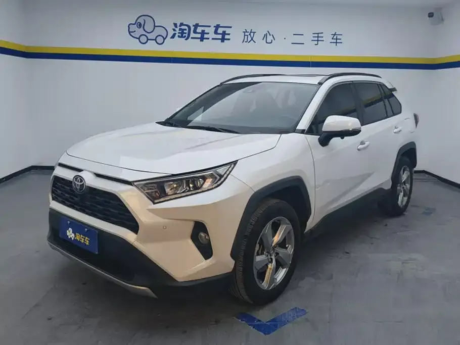 Toyota RAV4 — фото 1