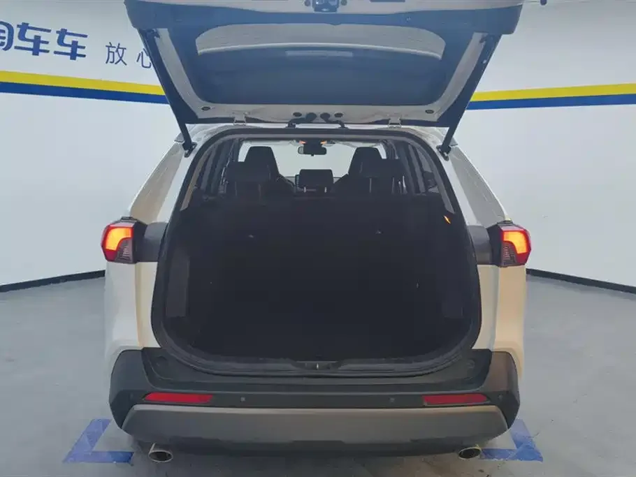 Toyota RAV4 — фото 6