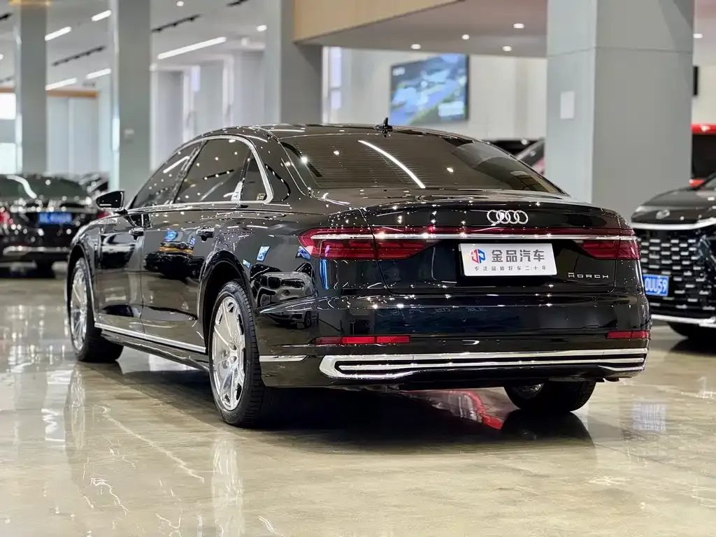 Audi A8 — фото 10