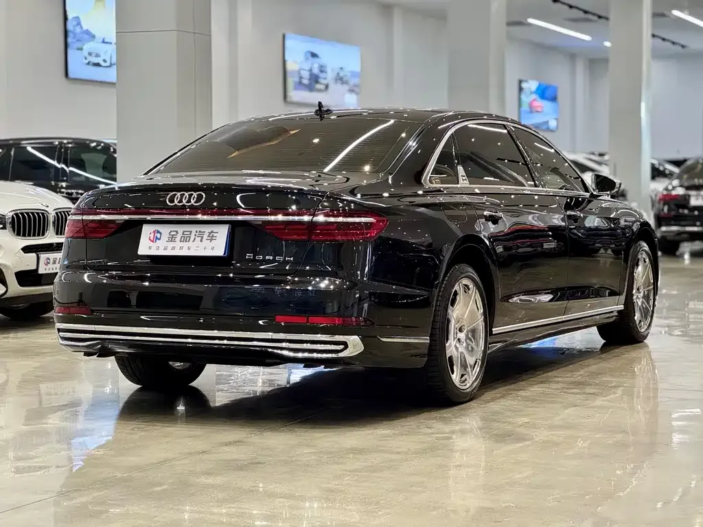 Audi A8 — фото 4