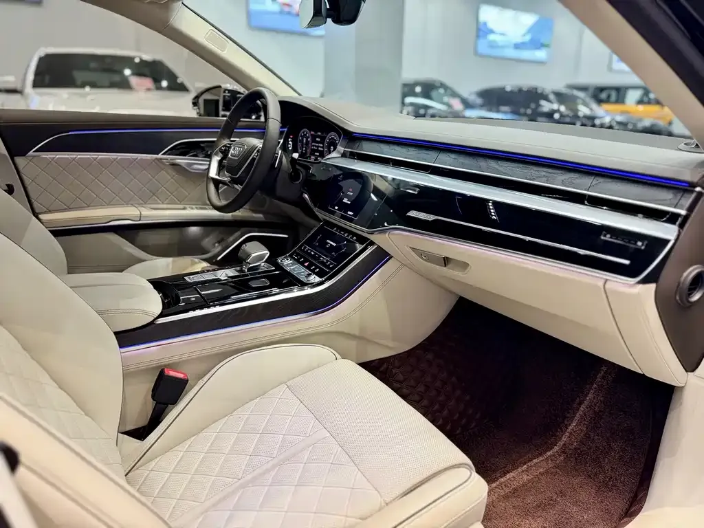 Audi A8 — фото 5