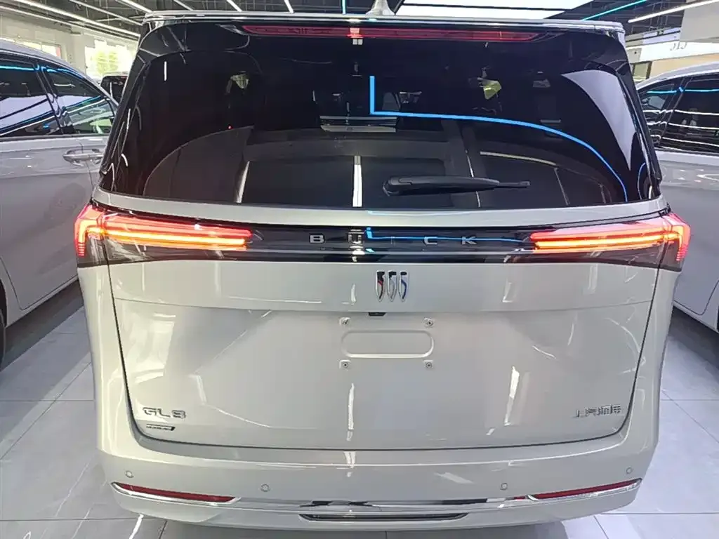 Buick GL8 Hybrid — фото 6
