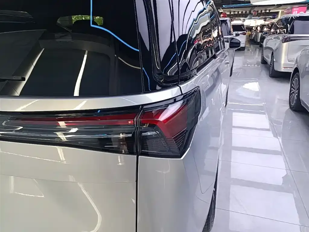 Buick GL8 Hybrid — фото 3