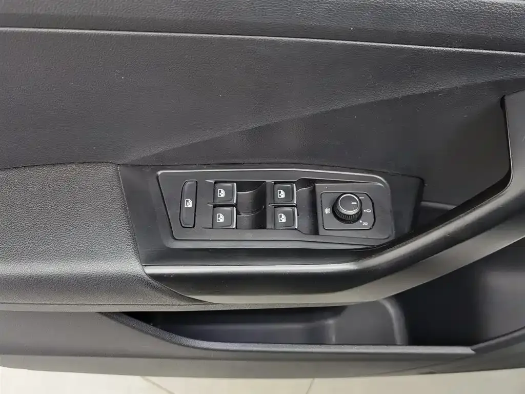 Volkswagen T-Roc 2021 из CN, фото 10