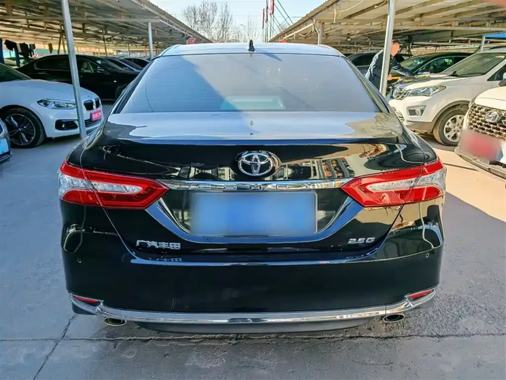 Toyota Camry — фото 3