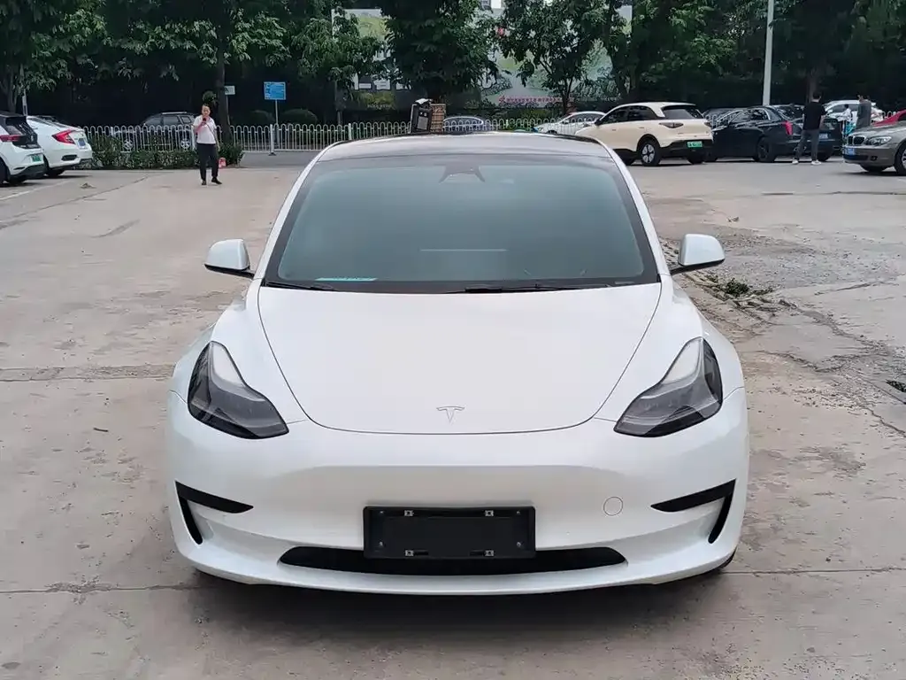 Tesla Model 3 — фото 8