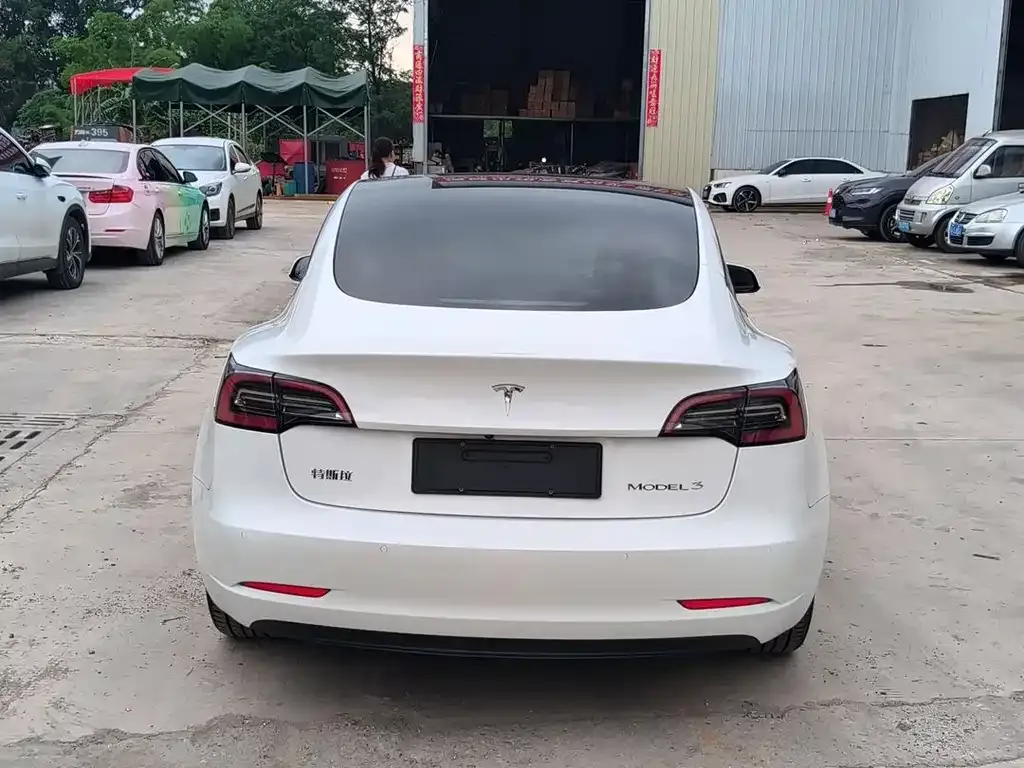 Tesla Model 3 — фото 7