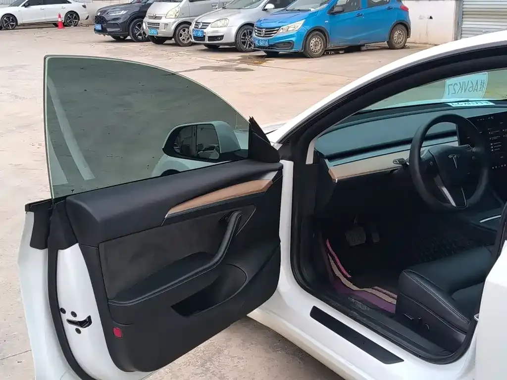 Tesla Model 3 — фото 10