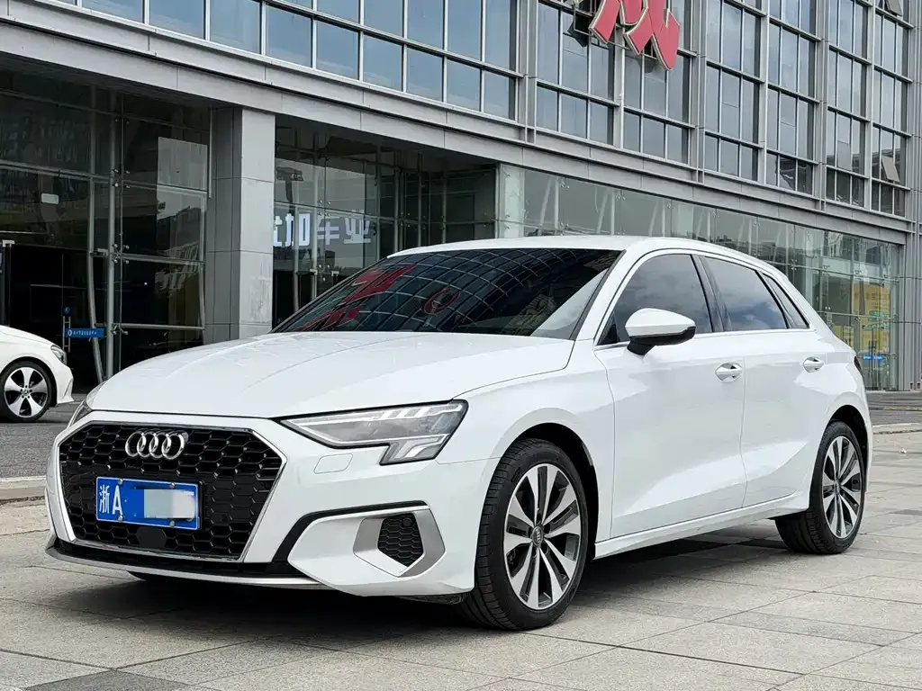 Audi A3 — фото 1