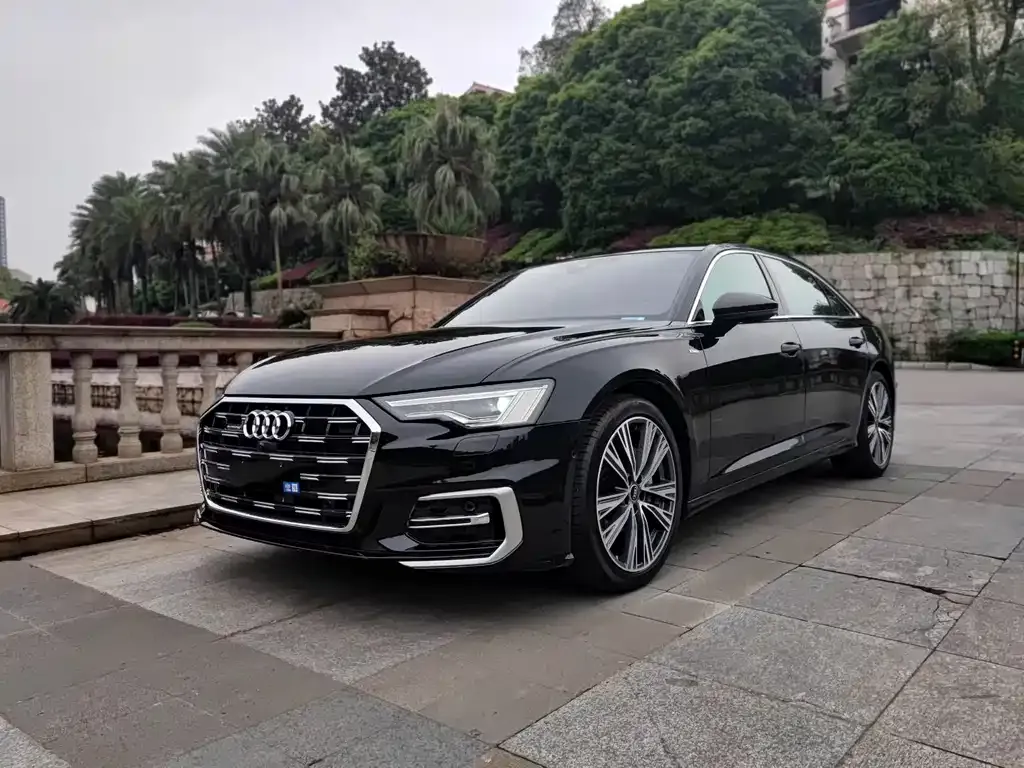 Audi A6L — фото 1