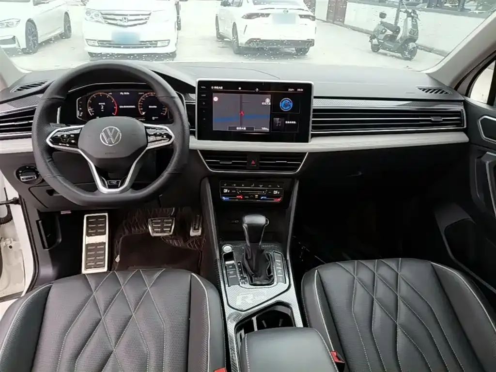 Volkswagen Tiguan L — фото 10