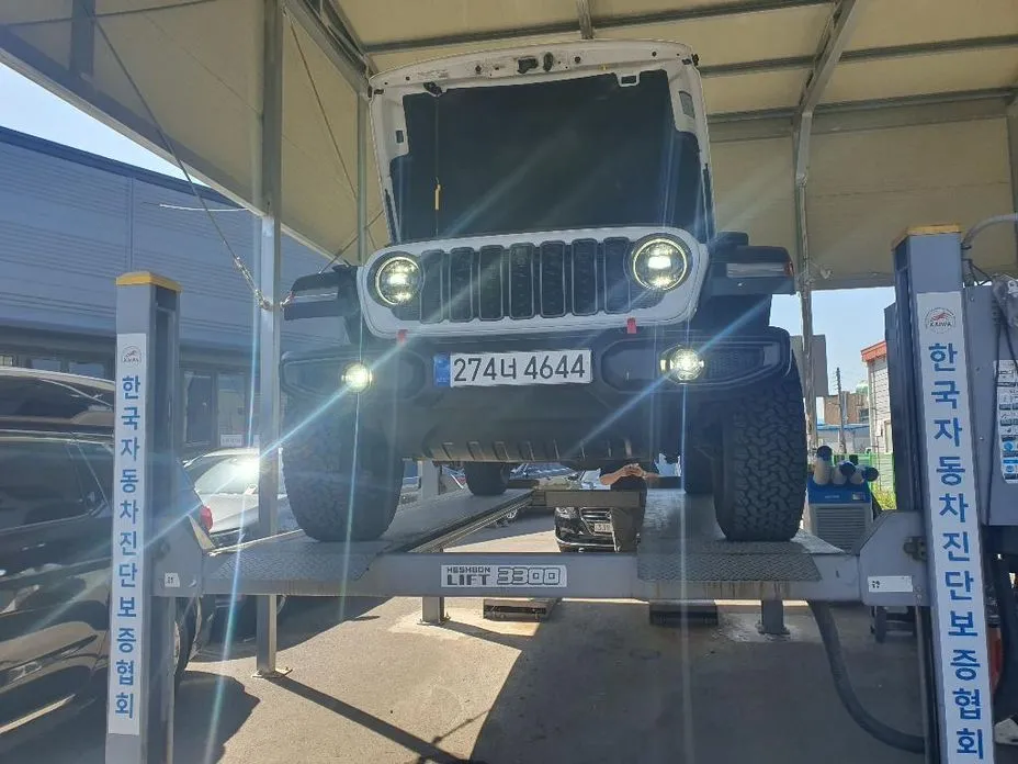 Jeep Wrangler — фото 1