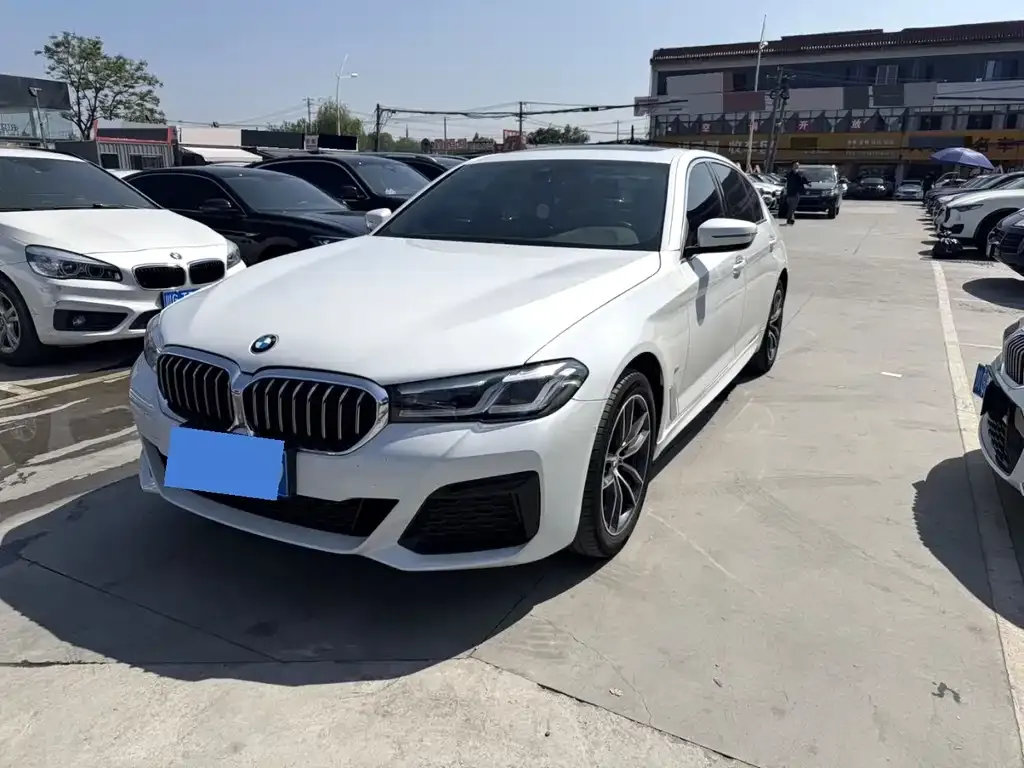 BMW 5 Series — фото 1