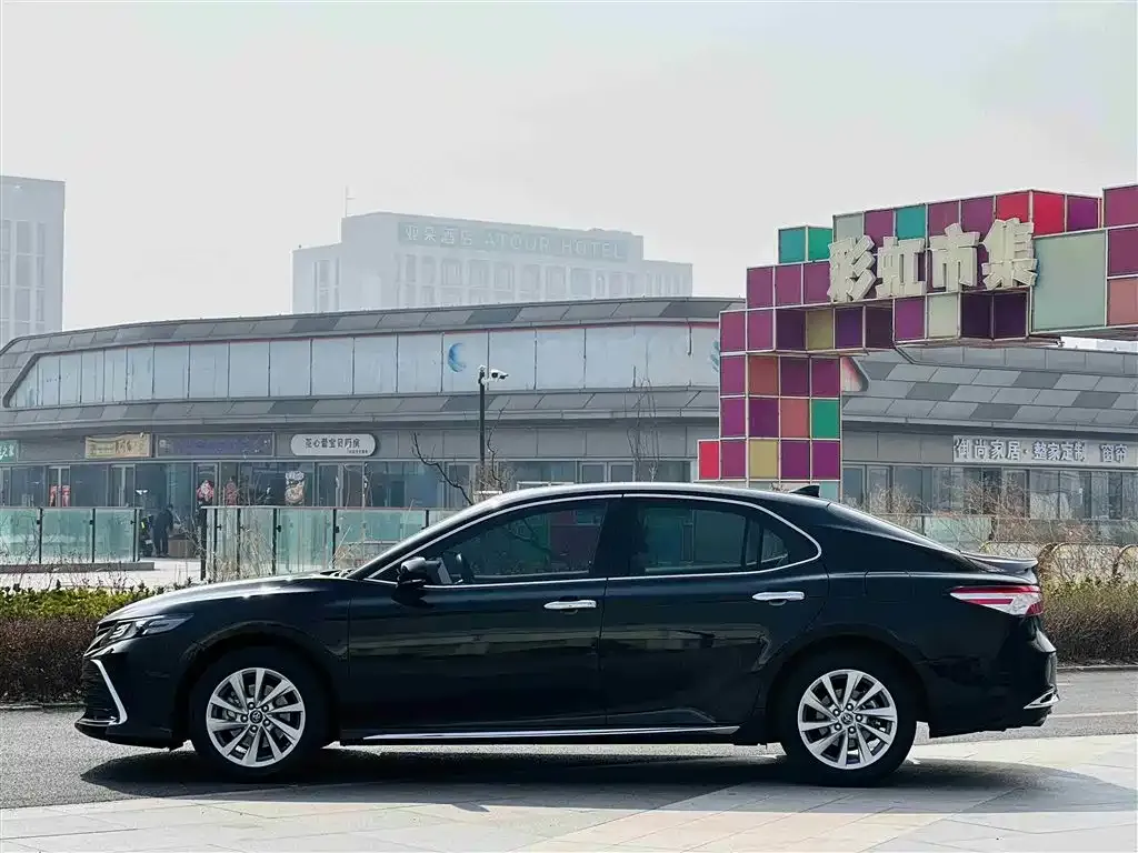 Toyota Camry — фото 9