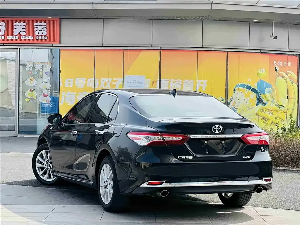 Toyota Camry — фото 6