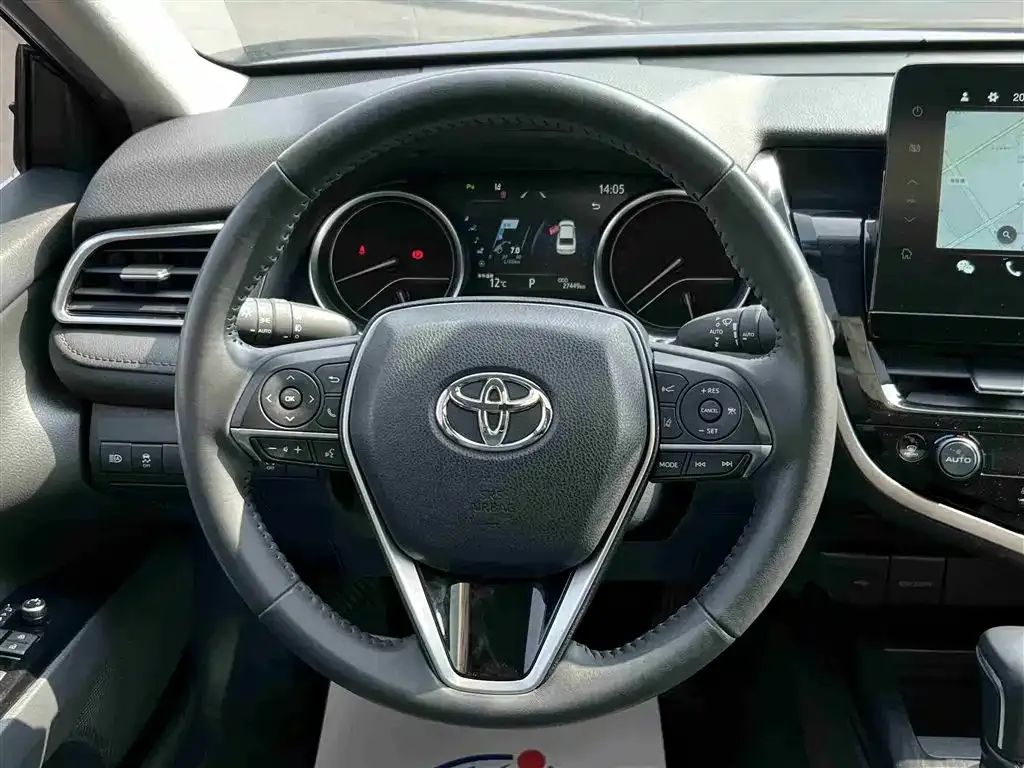 Toyota Camry — фото 2